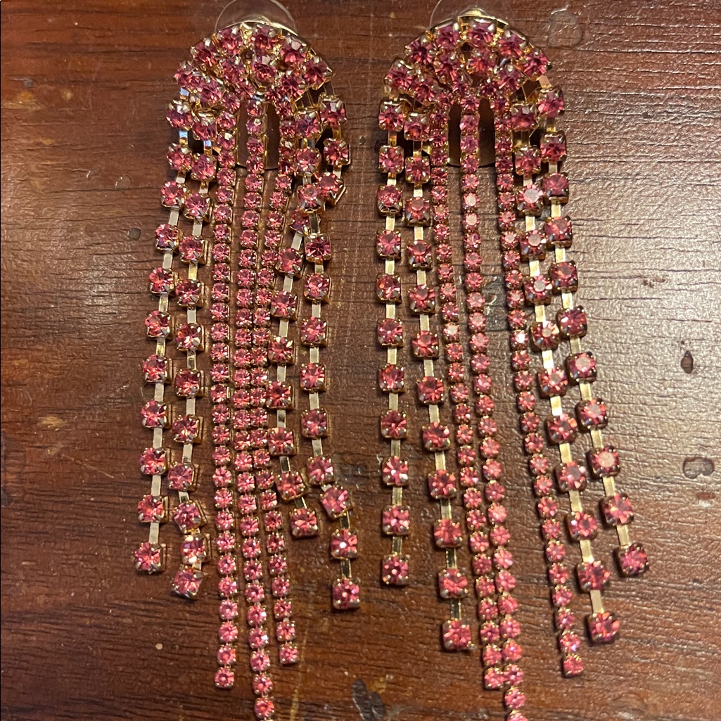 Isaac Mizrahi Pretty Pink Chandelier Post Sparkling Earrings New W Out Tags 17$